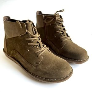 Clarks Olive Tamitha Key Olive Lace Up Ankle Boots 6W